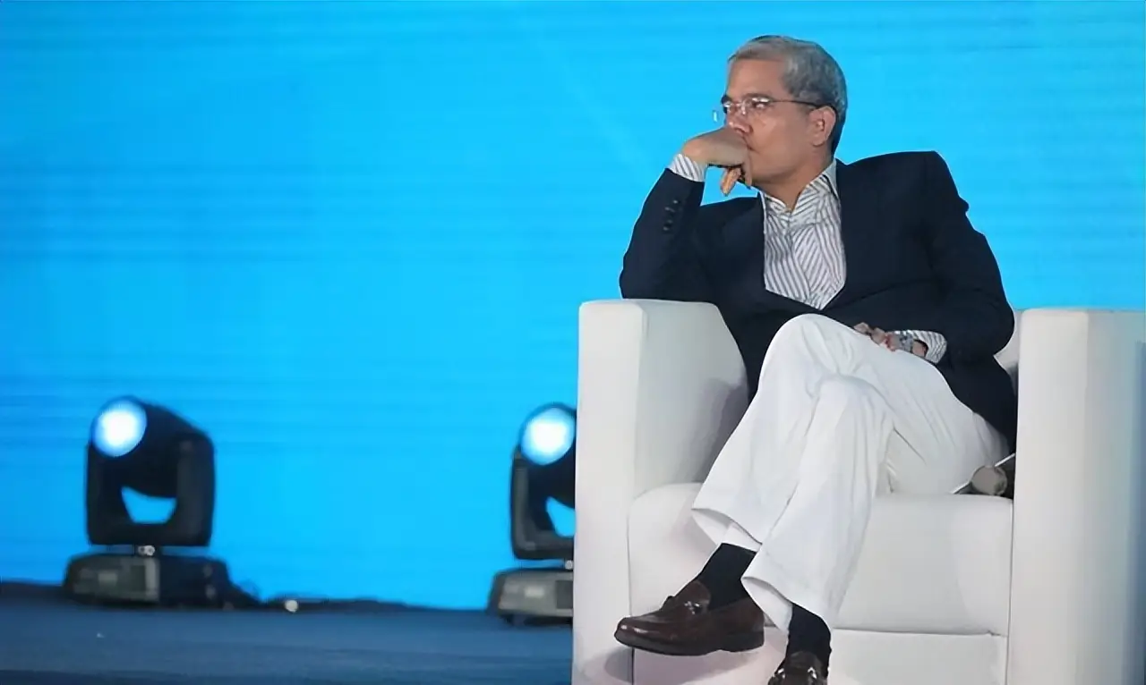 善恶终有报！包养空姐、巧骗情妇900万的郎咸平，如今自食恶果