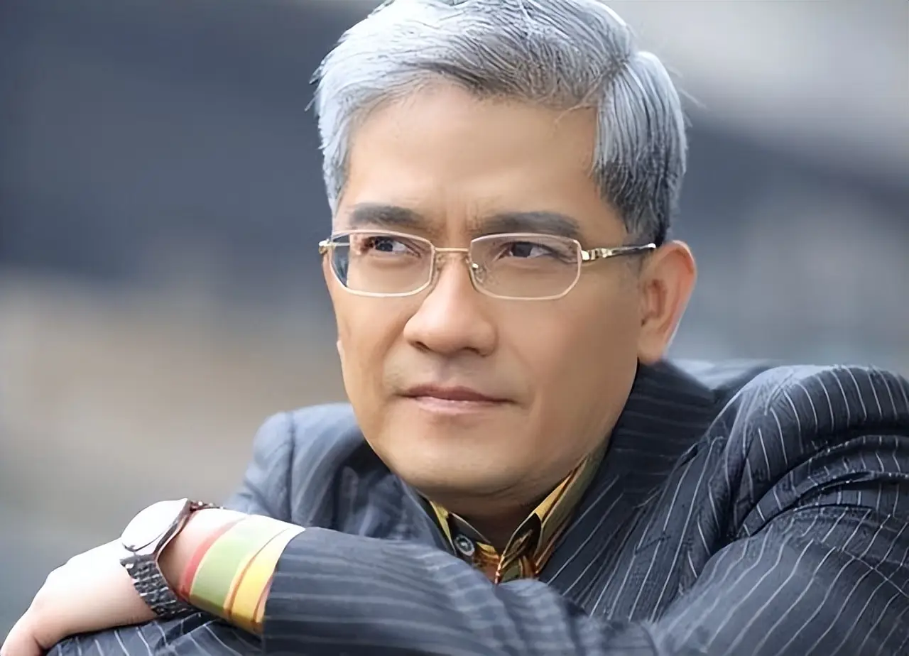 善恶终有报！包养空姐、巧骗情妇900万的郎咸平，如今自食恶果