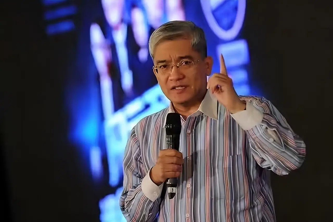 善恶终有报！包养空姐、巧骗情妇900万的郎咸平，如今自食恶果