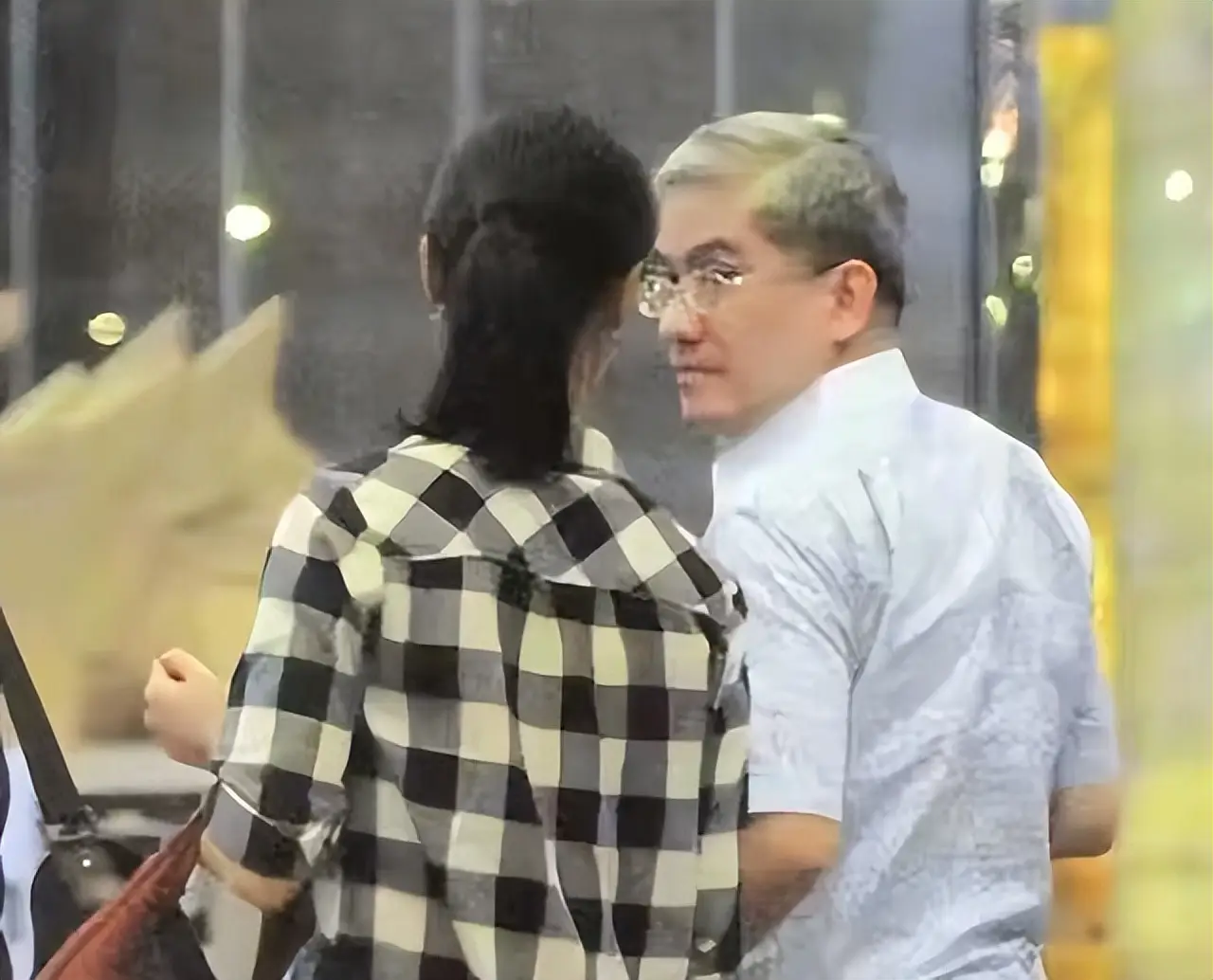 善恶终有报！包养空姐、巧骗情妇900万的郎咸平，如今自食恶果