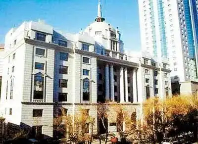 中国第一“金融巨骗”的绝密往事！