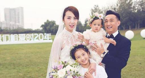 26岁就任教北电的黄磊，爱情事业双丰收，却被知名编剧发文嘲讽