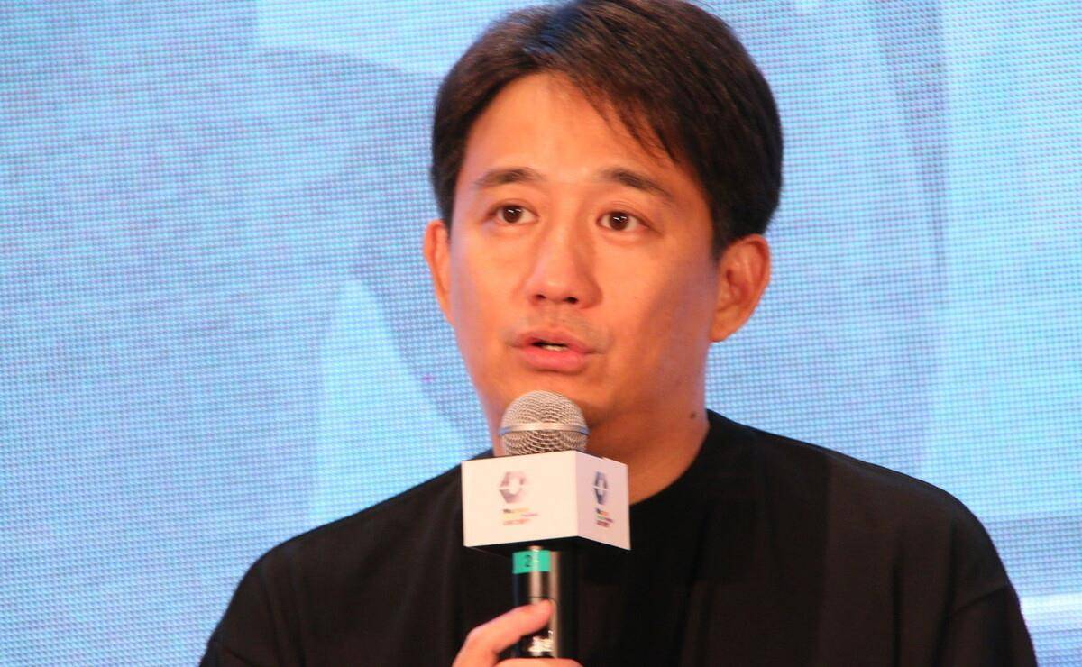 26岁就任教北电的黄磊，爱情事业双丰收，却被知名编剧发文嘲讽