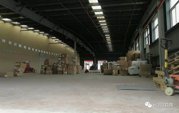 国通快递陷“关停”风波：总部多处贴封条，加盟商赶来讨押金