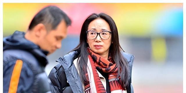 女老板偏心！中超欠薪，国外投钱巨额，造成球队被扣分降级
