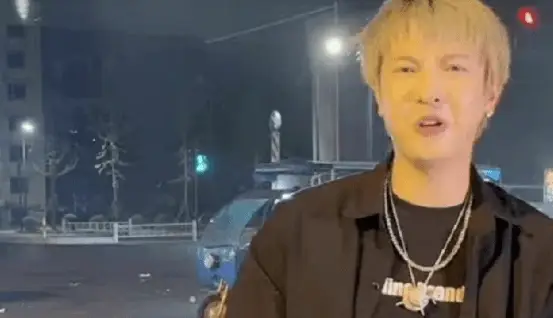 出柜就为了博眼球？