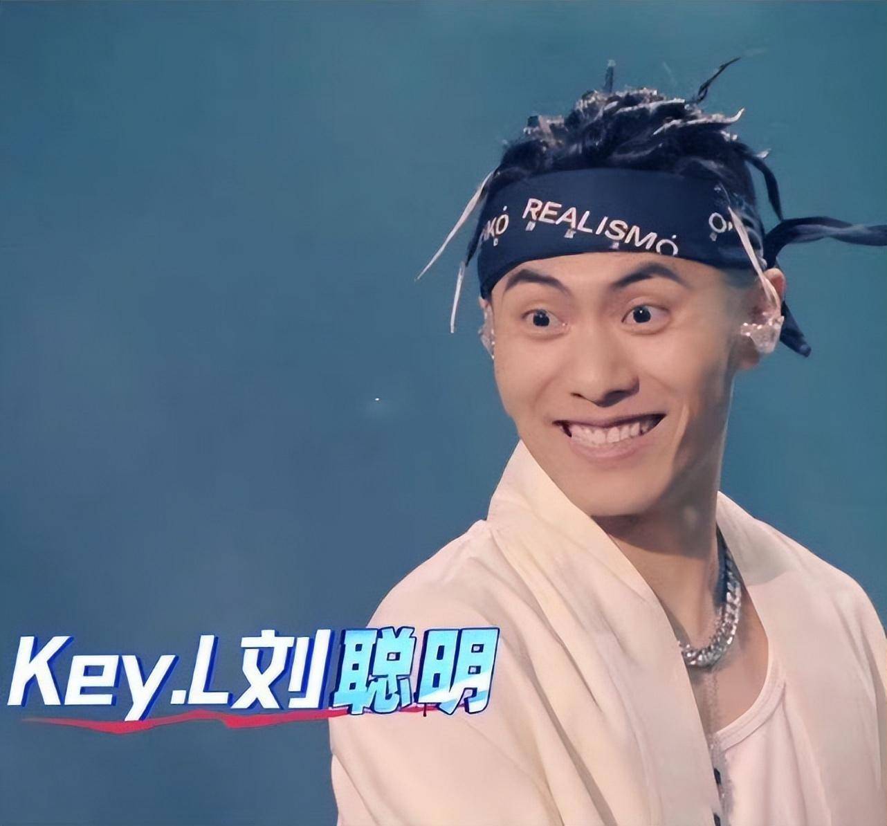 《创4》刘聪官宣出柜，男友是百万网红陈律，甜蜜亲吻画面曝光