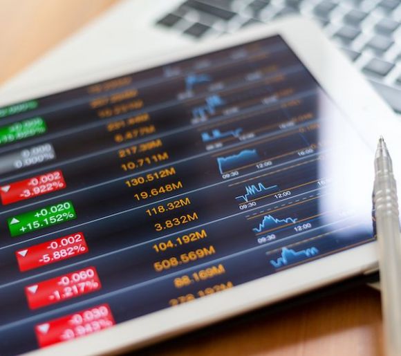 股价连跌了9年，一季度净利腰斩，东方明珠屡被追问如何回馈股东