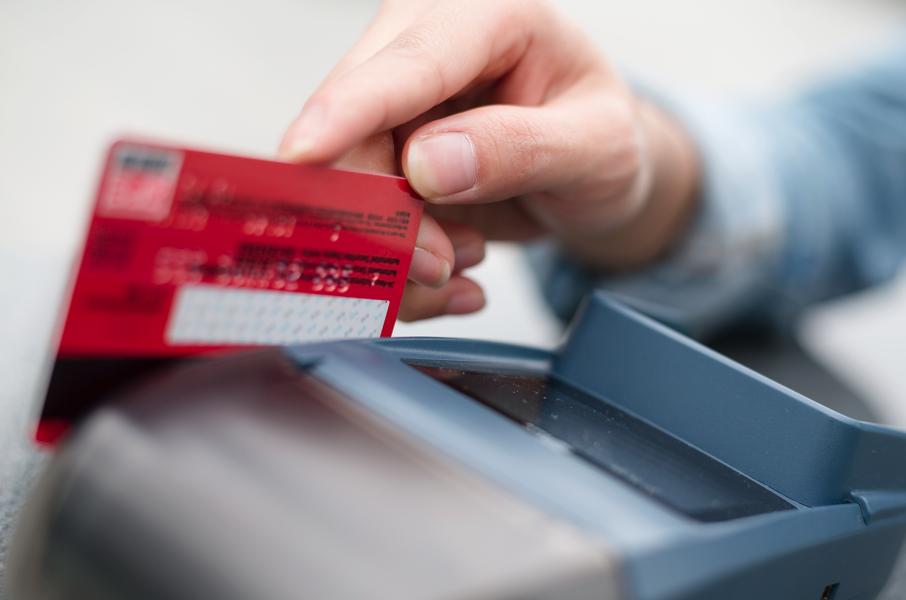 人在家中，卡“刷”巴西来！浦发 “红沙宣” 信用卡盗刷事件调查