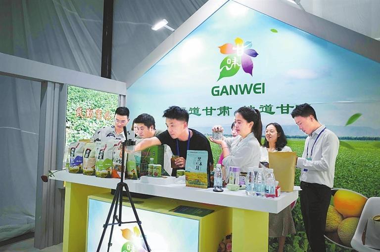 2023美丽乡村国际论坛在陇南市康县举行 任振鹤出席并致辞 邓小刚作主旨演讲