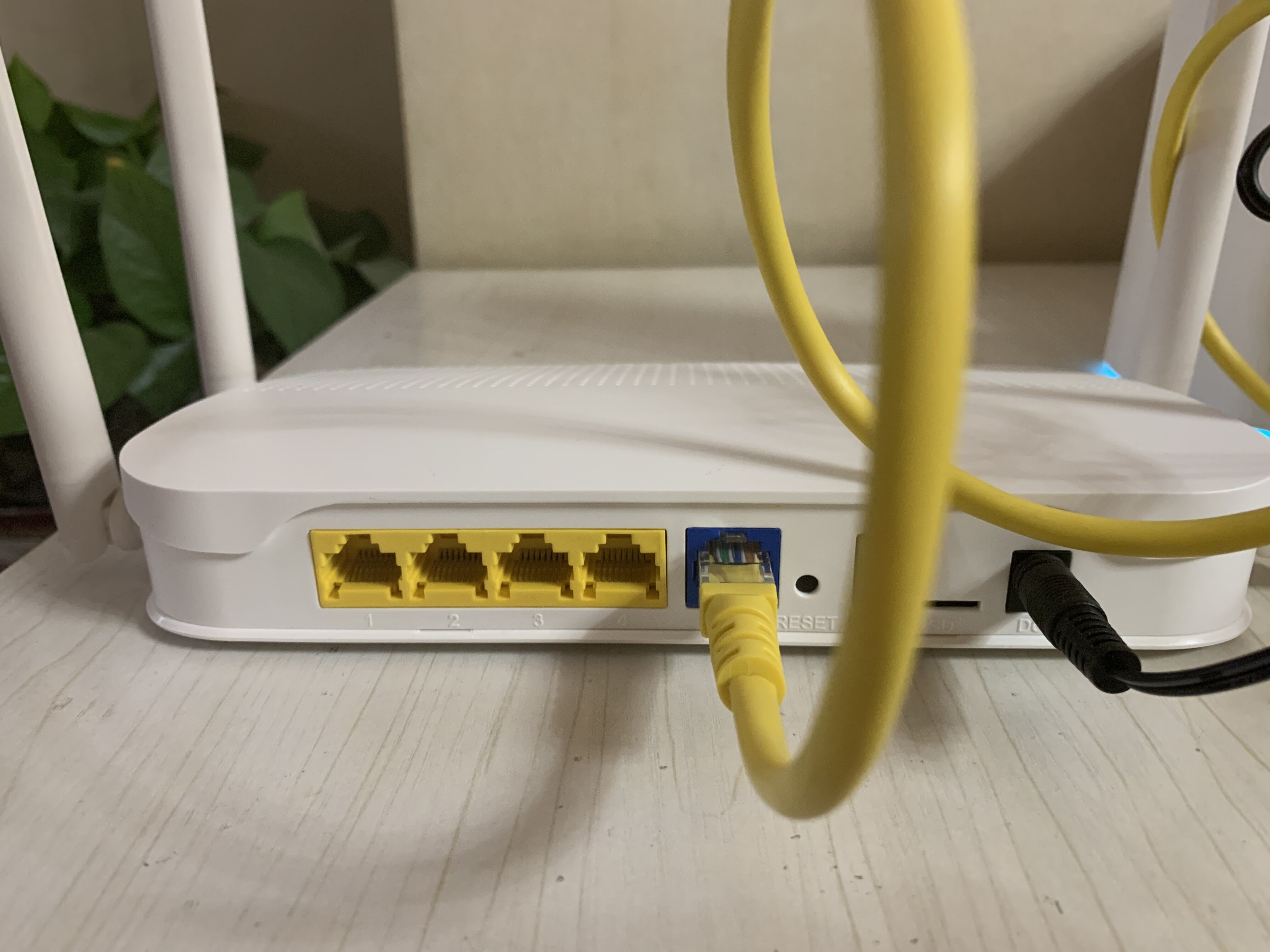 无需公网IP 用VPN路由器组建异地局域网 轻松实现共享